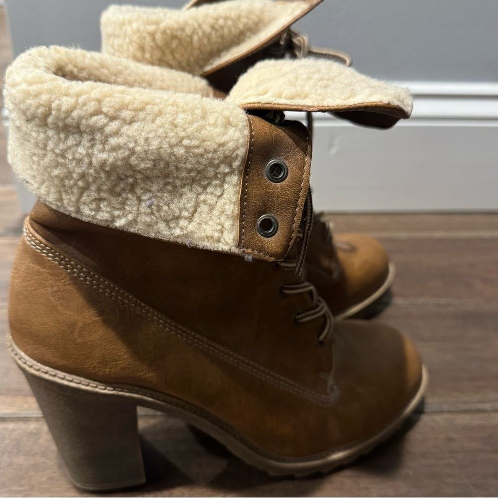 Mudd Tan Lace Up Round Toe Sherpa Lined Block Heel Utility Boots 8M
